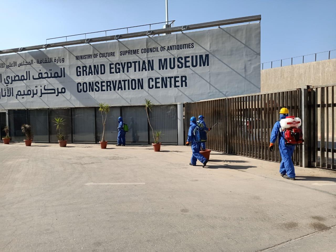 خلال حملة تطهير وتعقيم بالمتحف المصرى الكبير