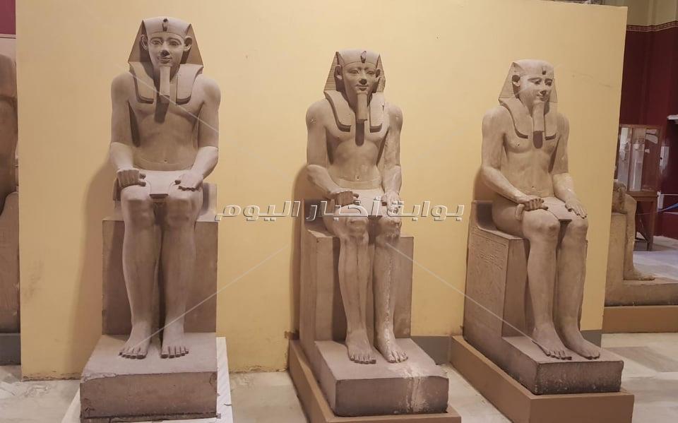 مجموعة تماثيل الملك سنوسرت الاول تصل المتحف المصري الكبير