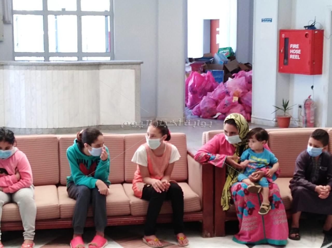  بالصور والفيديو  .مركز التدريب المدنى بدمنهور يحتفل بالعيد مع الأطفال بالأغاني وتوزيع الهدايا 