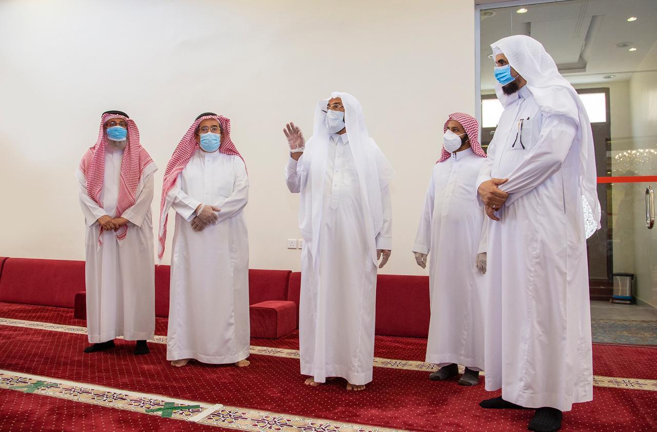 خلال تفقد وزير الشؤون الإسلامية بالسعودية لبعض مساجد وجوامع الرياض
