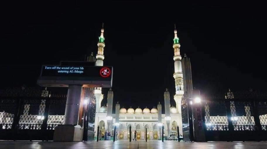 فتح أبواب ساحات المسجد النبوي استعدادا لاستقبال المصلين لصلاة الفجر