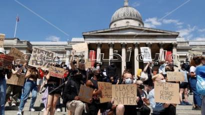 المظاهرات تجتاح شوارع لندن احتجاجا على مقتل رجل أسود البشرة بأمريكا