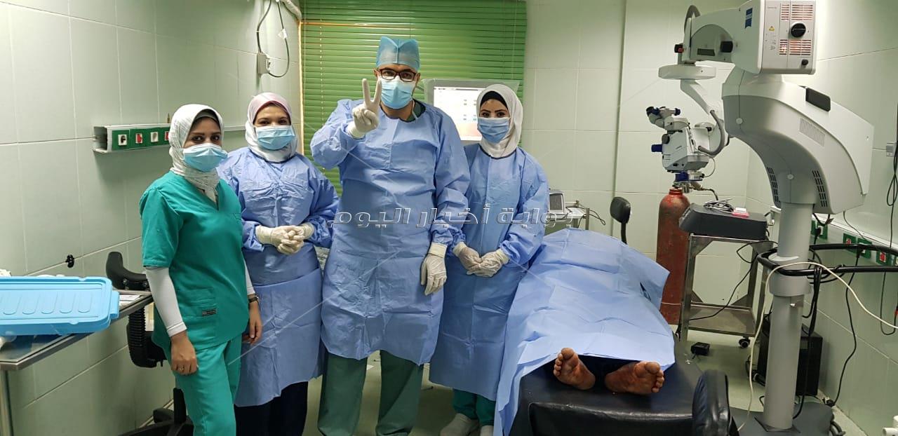 بالصور جراحة عاجلة تنقذ مريض بكورونا  من العمى بمستشفى سوهاج  التعليمى