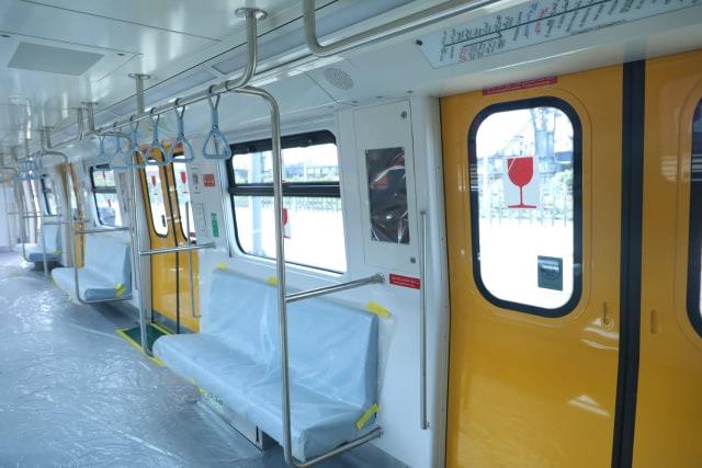 وصول أول قطار مترو أنفاق جديد قادما من كوريا الجنوبية 