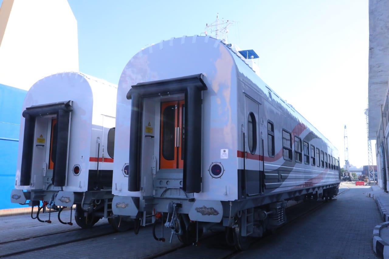وصول الدفعة الأولى من عربات القطارات الروسية الجديدة بعدد 22 عربة 