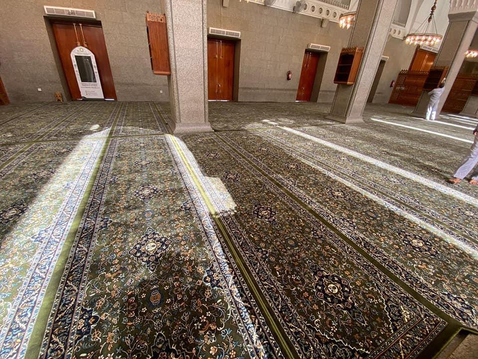 صور| الشؤون الإسلامية السعودية تقوم بفرش مسجد قباء ضمن مبادرة عمارة المساجد