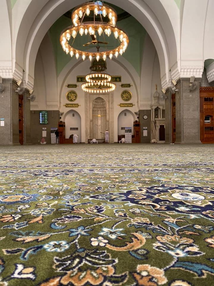 صور| الشؤون الإسلامية السعودية تقوم بفرش مسجد قباء ضمن مبادرة عمارة المساجد