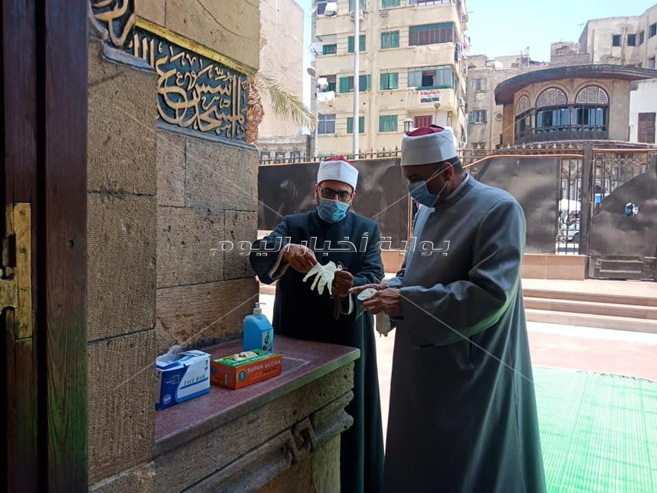 جابر طايع يتابع مصلى السيدات بالسيدة زينب في اليوم الأول لعودته