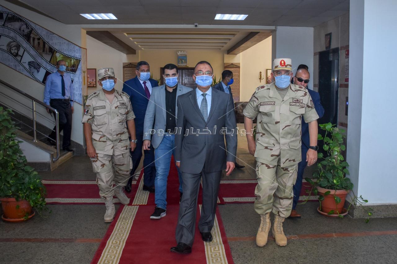 قائد المنطقة الشمالية يهنئ محافظ الإسكندرية بمناسبة العيد القومي للمحافظة 