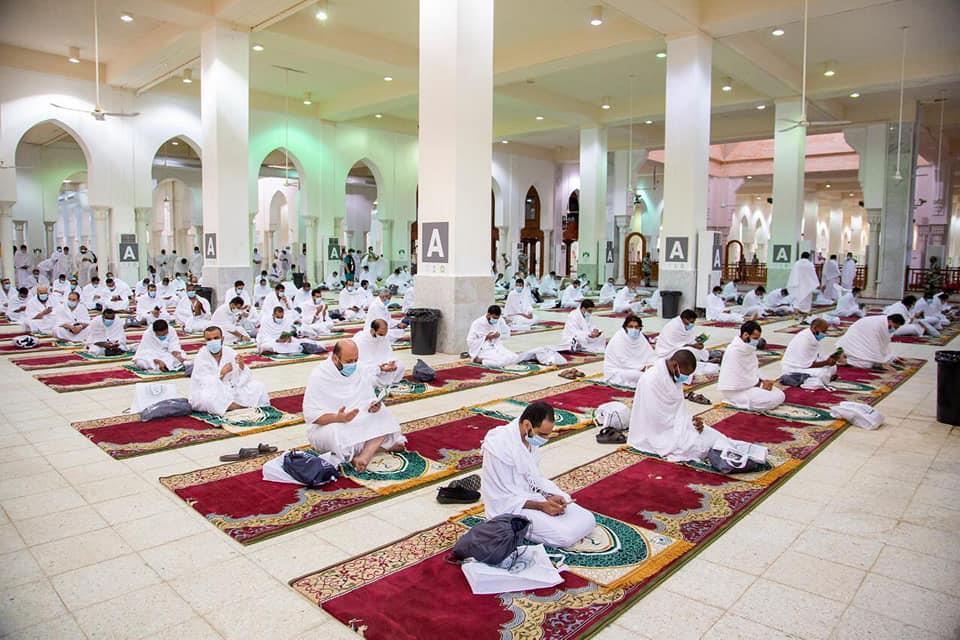 اكتمال وصول الحجاج إلى مسجد نمرة بمشعر عرفات لأداء ركن الحج الأعظم وسط خدمات الشؤون الإسلامية