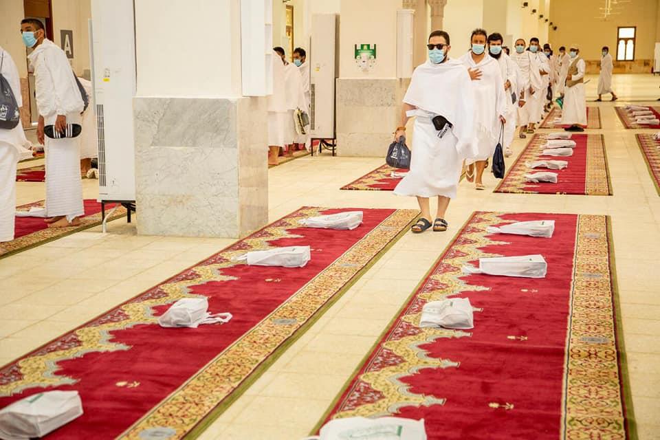 اكتمال وصول الحجاج إلى مسجد نمرة بمشعر عرفات لأداء ركن الحج الأعظم وسط خدمات الشؤون الإسلامية