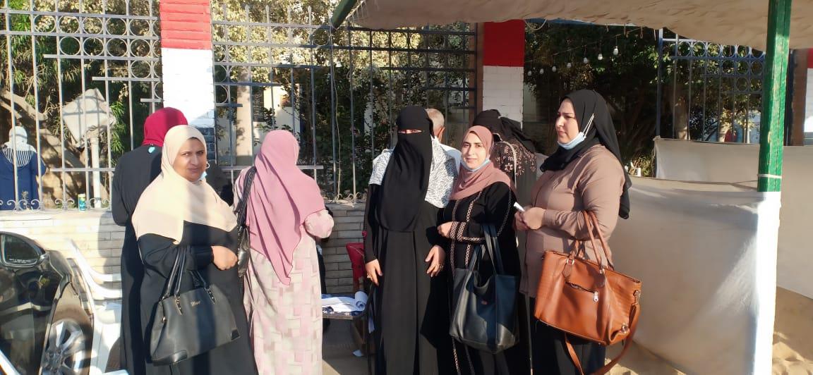  المرأة المصرية تشارك في اليوم الثاني لانتخابات مجلس الشيوخ 2020 بالمحافظات