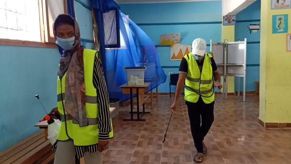 صحة السويس تواصل تعقيم اللجان الانتخابية في اليوم الثاني