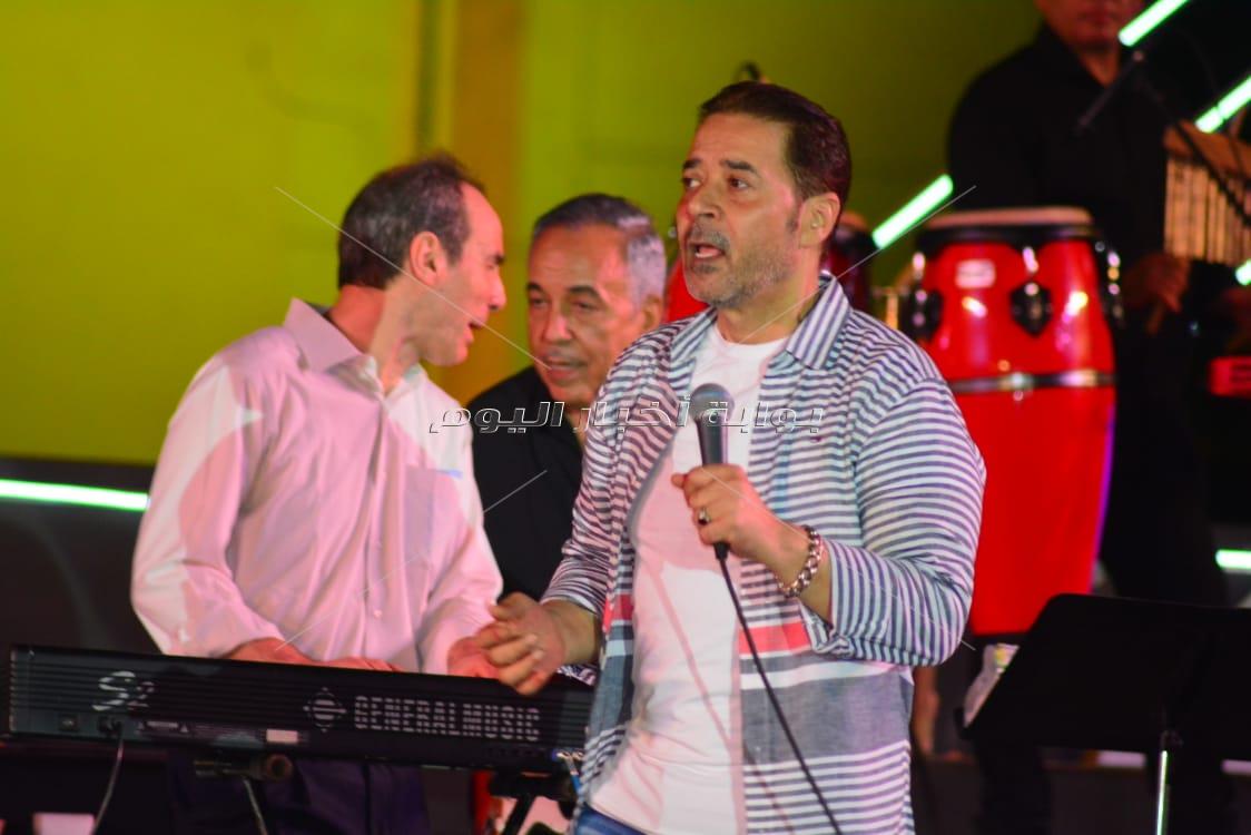 مدحت صالح يُهدي جمهوره أجمل أغانيه في حفل الأوبرا