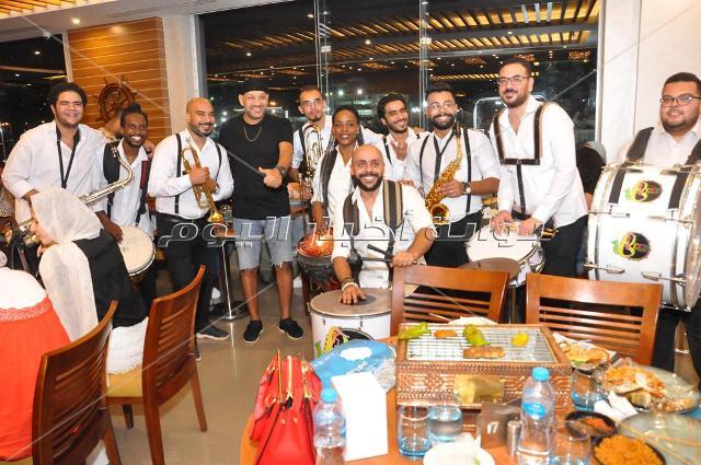 صوفينار وكاريكا ونجوم الرياضة في حفل افتتاح أحد المطاعم