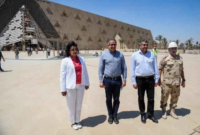 أمين عام "السياحة العالمية" يختتم زيارته لمصر بالمتحف الكبير والأهرامات
