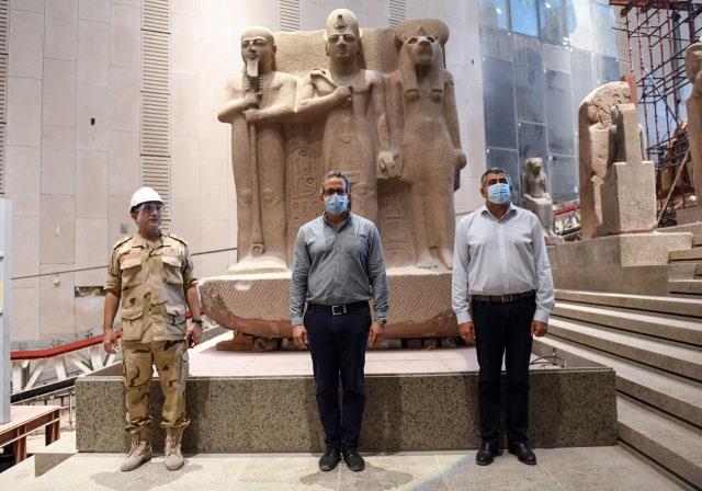 أمين عام "السياحة العالمية" يختتم زيارته لمصر بالمتحف الكبير والأهرامات