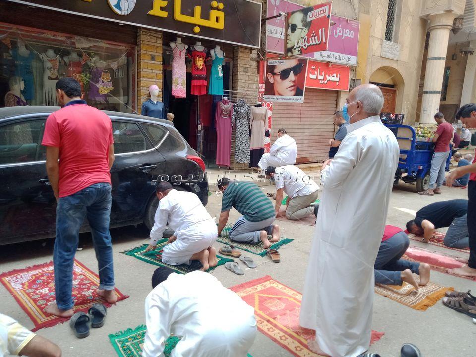 توافد المصلون على مساجد شارع الهرم بأول جمعة في زمن كورونا