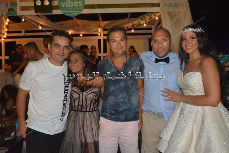 تامر حسني والعسيلي يُشعلان زفاف ياسر الحريري في «الساحل»