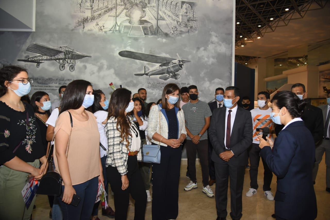 وزارة الهجرة تنظم زيارة لشباب الدارسين بالخارج إلى متحف القوات الجوية