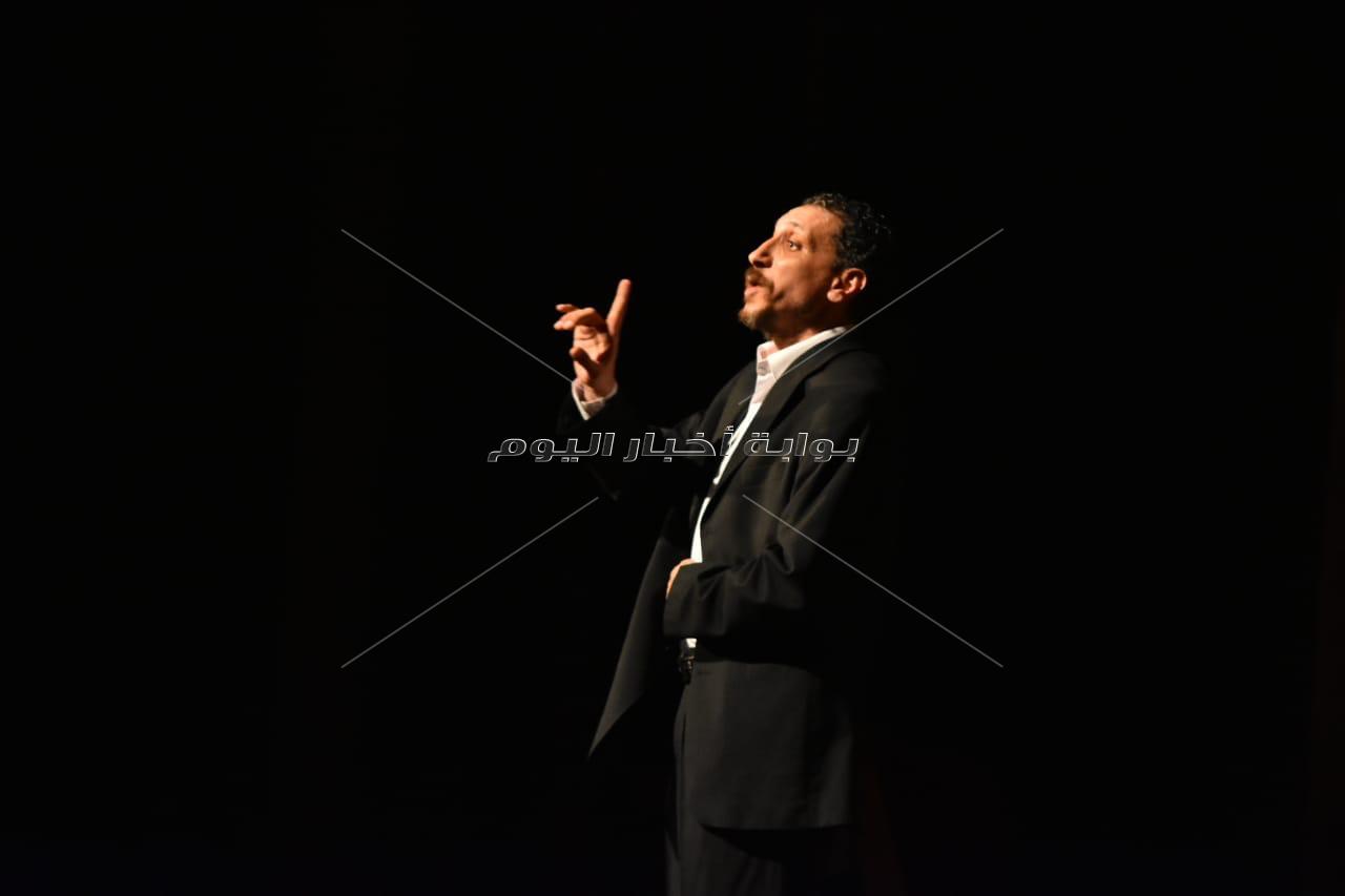 صور| وزير الثقافة تشارك جمهور الإسكندرية عرضي "ذهب الليل" و"جوازة ست نجوم"