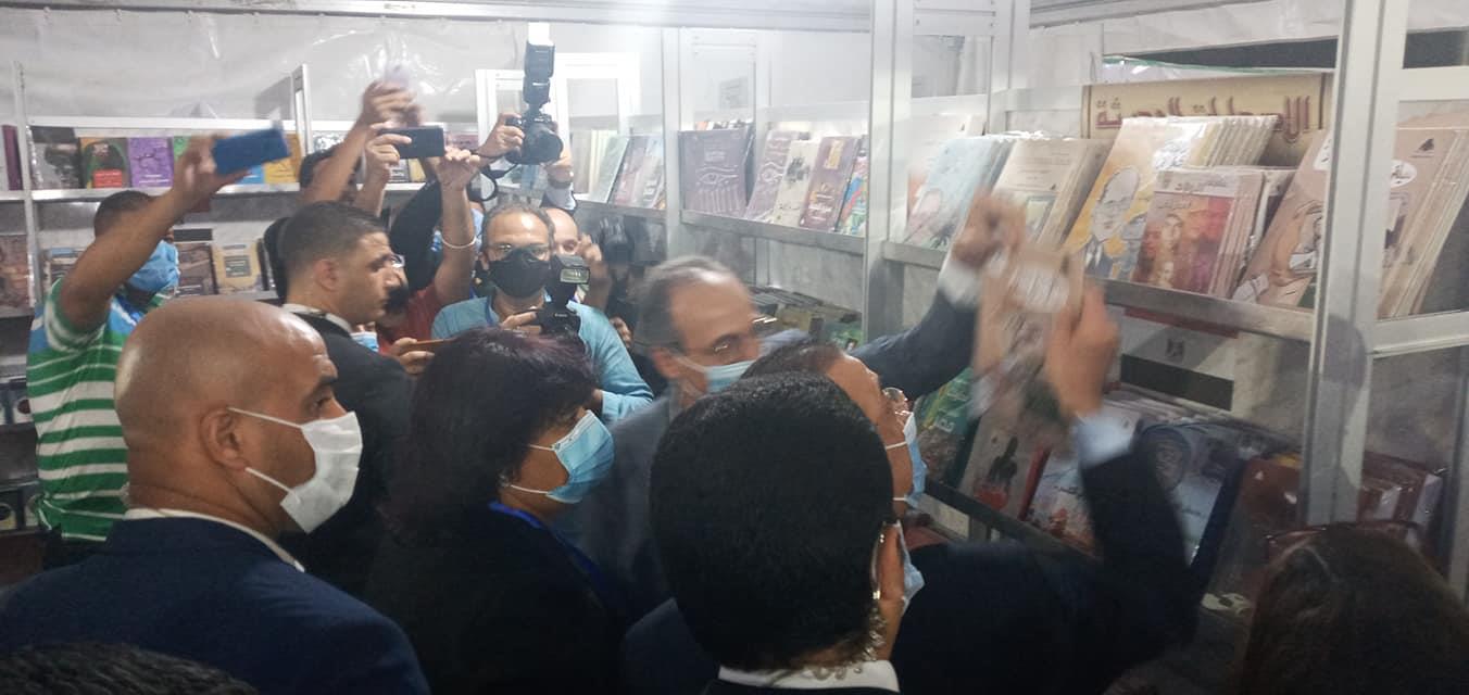 وزيرة الثقافة ومحافظ الاسكندرية يفتتحان معرض الاسكندرية للكتاب