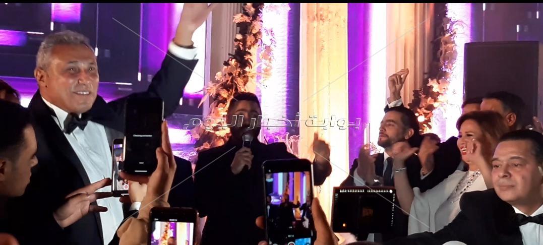  تامر حسني يشعل أجواء حفل زفاف أمير شاهين