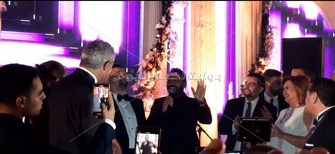  تامر حسني يشعل أجواء حفل زفاف أمير شاهين