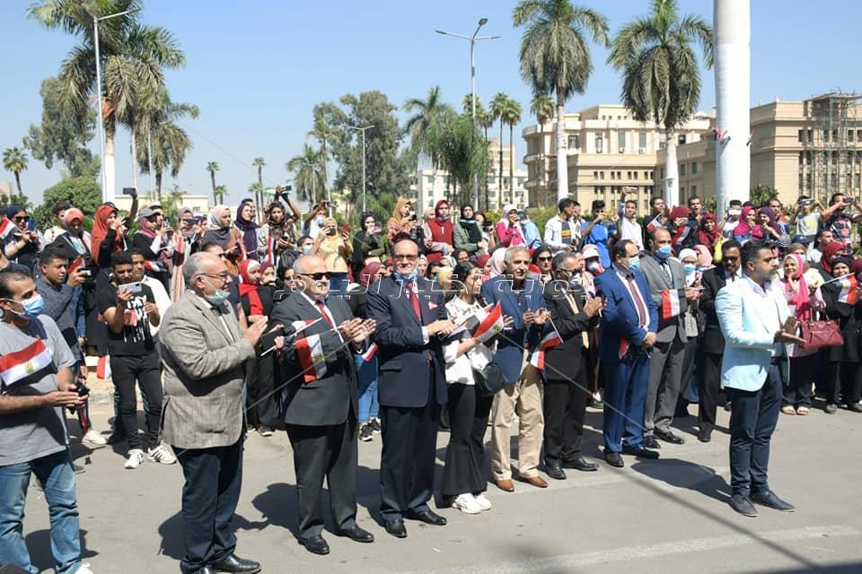 قبة جامعة القاهرة تتزين بأعلام مصر احتفالًا بانتصارات أكتوبر