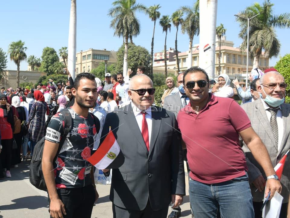 قبة جامعة القاهرة تتزين بأعلام مصر احتفالًا بانتصارات أكتوبر