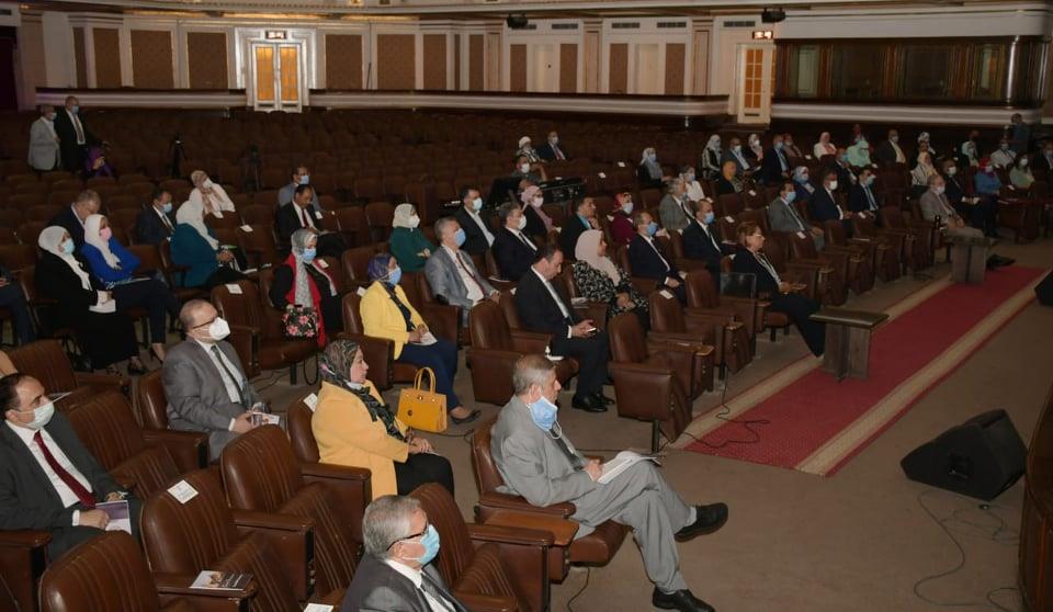رئيس جامعة القاهرة يعلن إطلاق المنصة التعليمية الذكية للجامعة بأنظمة عالمية متكاملة