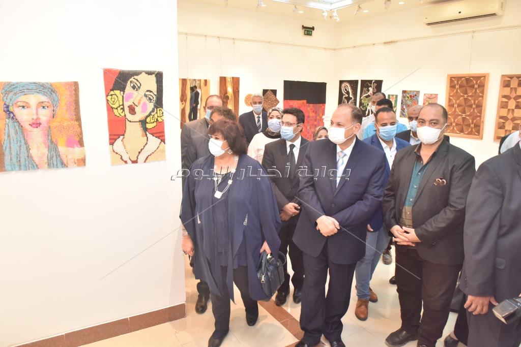 وزيرة الثقافة ومحافظ أسيوط يفتتحان معرض منتجات المبادرة الرئاسية " 