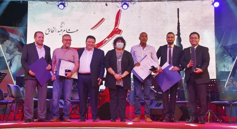 وزيرة الثقافة تُكرم عدداً من أبطال النصر والفنانين وتُسلم جوائز الدورة الثالثة لمسابقة "أنا المصرى" 