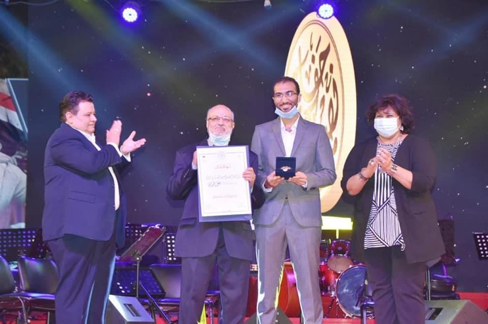 وزيرة الثقافة تُكرم عدداً من أبطال النصر والفنانين وتُسلم جوائز الدورة الثالثة لمسابقة "أنا المصرى" 