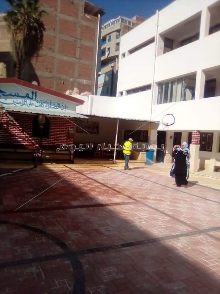 استعدادا لاستقبال العام الدراسى تطهير المدارس في حي أول الإسماعيلية