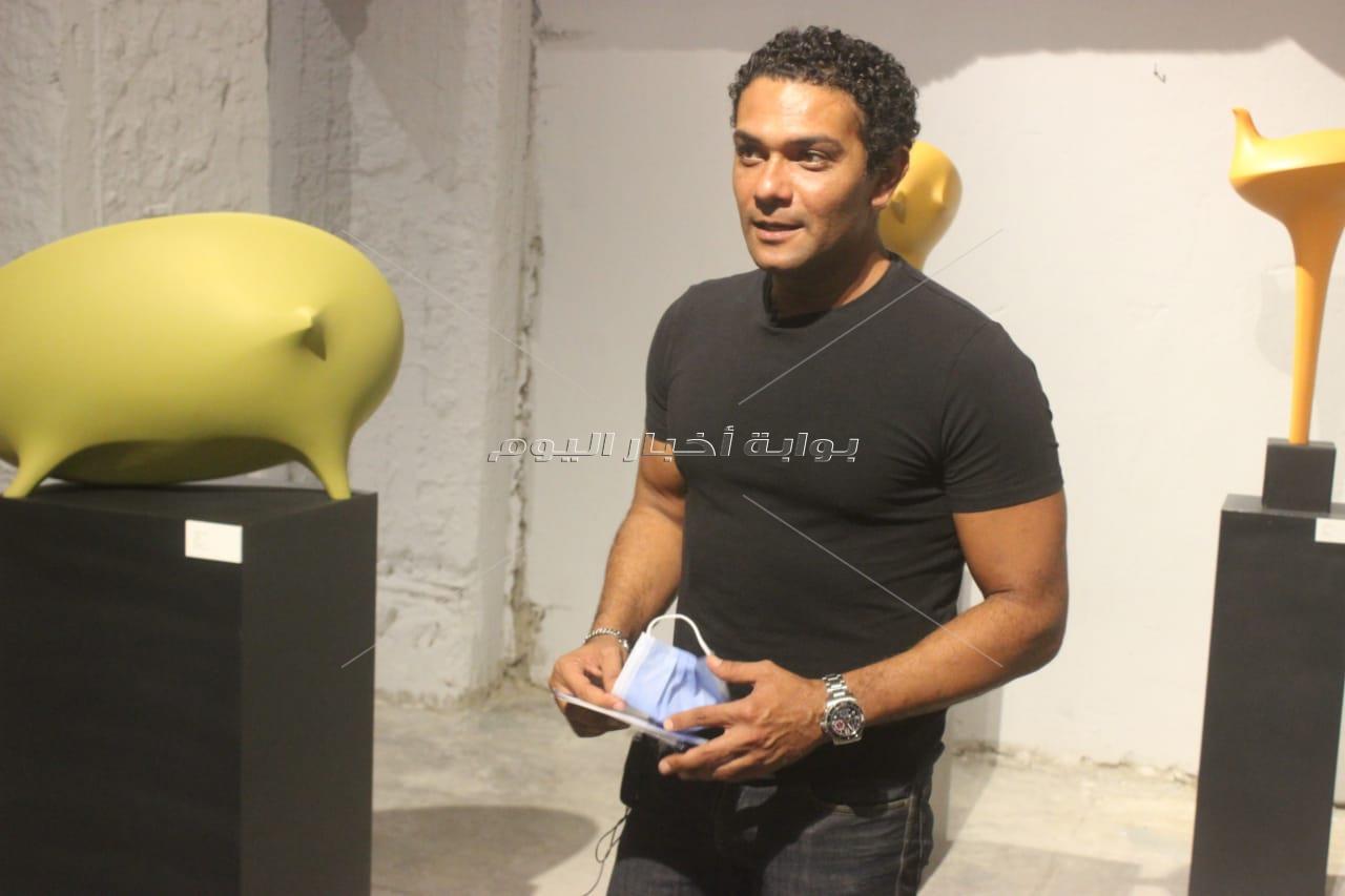 أسر ياسين يشارك في افتتاح معرض «نقاط والضوء الخالد»