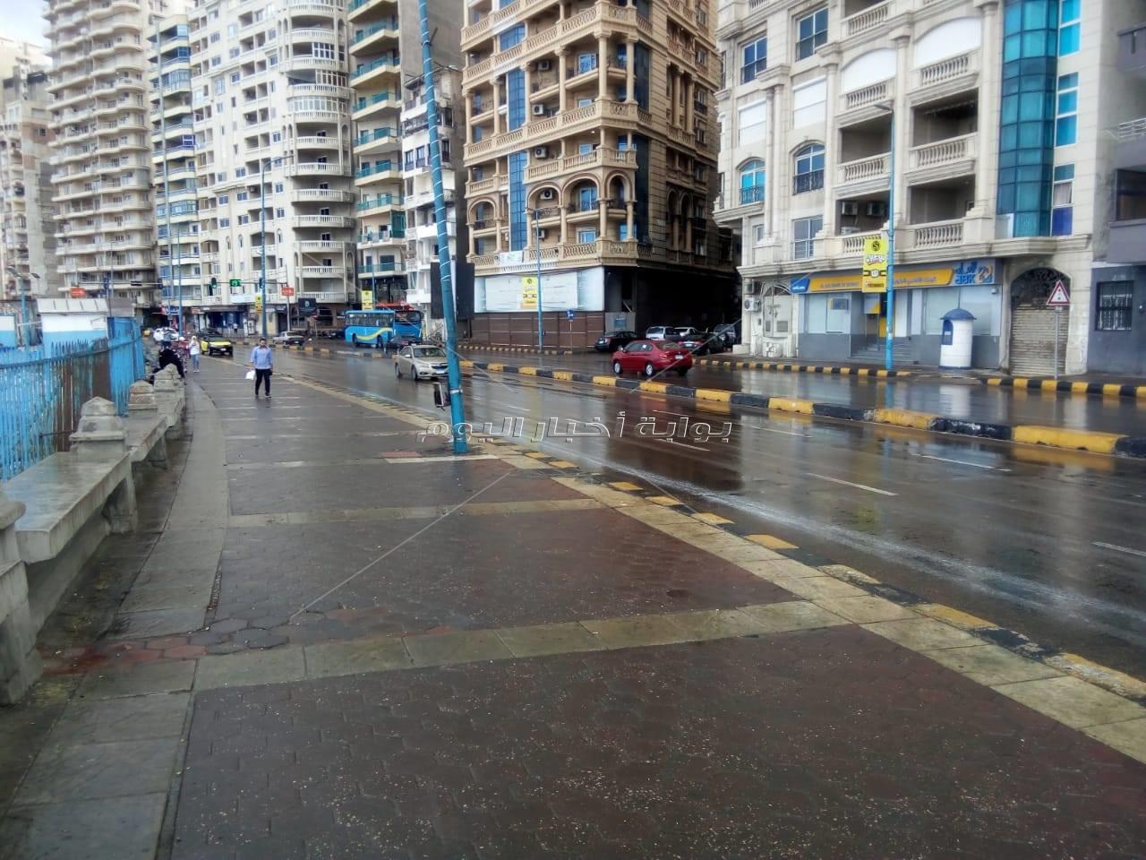  أمطار متوسطة على الإسكندرية.. وطوارئ بالصرف الصحي 