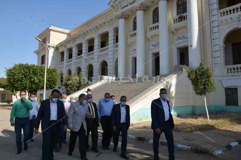 محافظ المنيا يتابع جاهزية عدد من اللجان لانتخابات مجلس النواب