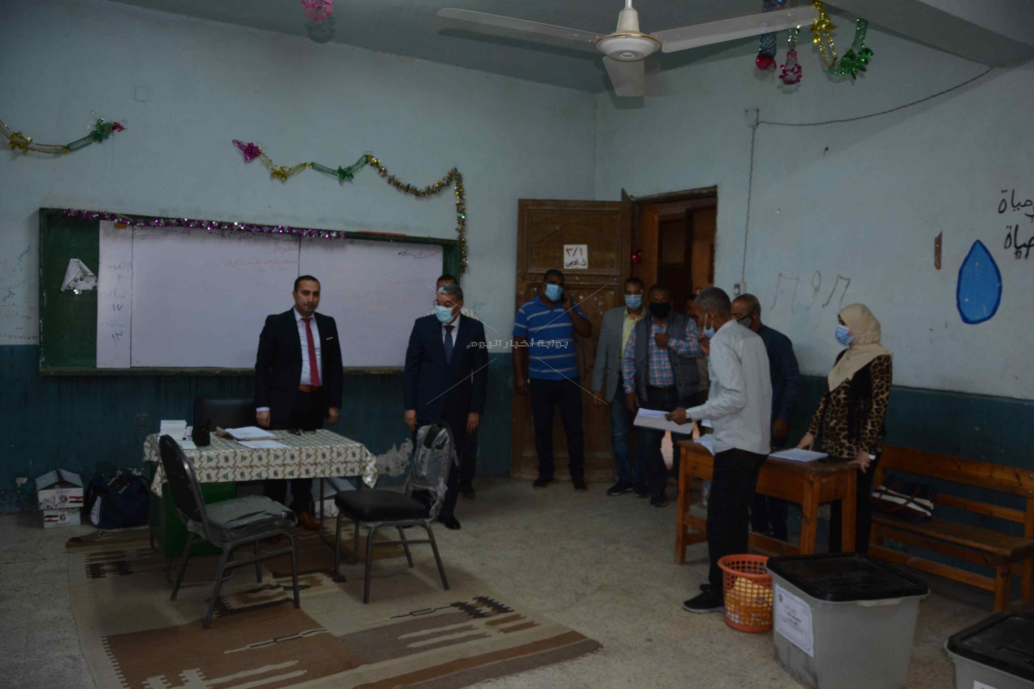 محافظ المنيا يتفقد عددا من لجان انتخابات مجلس النواب