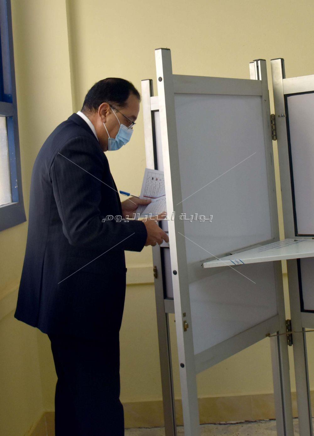 رئيس الوزراء يدلى بصوته في انتخابات مجلس النواب بالشيخ زايد