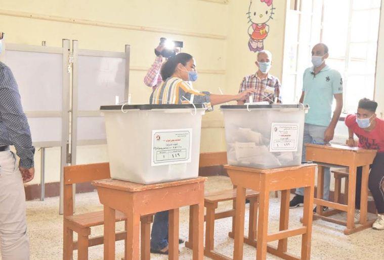محافظ أسيوط يتفقد مقار اللجان الانتخابية تطبيق للاجراءات الاحترازية والوقائية 
