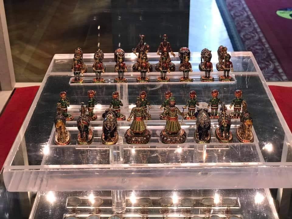 1045 قطعة مجوهرات.. شاهد متحف المجوهرات الملكية بالإسكندرية.. صور 