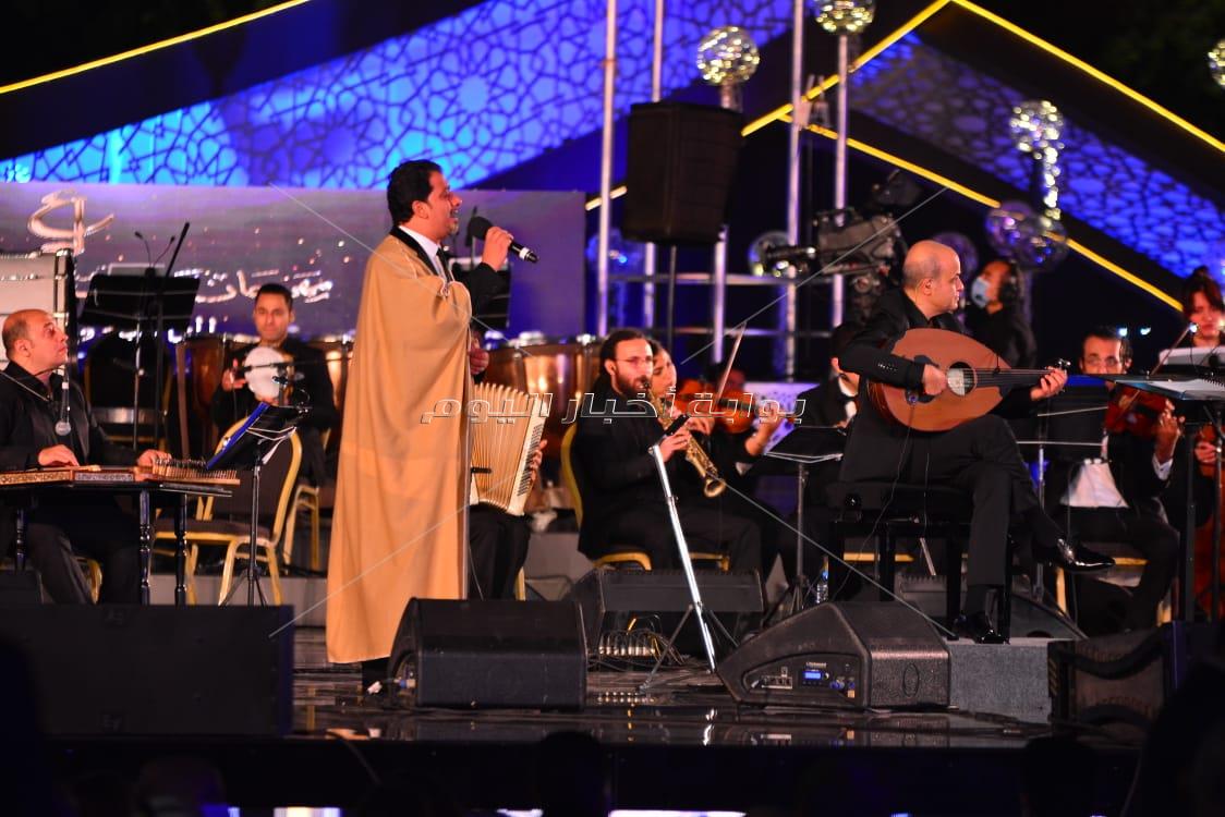 صور | علي الهلباوي يُبهر جمهور مسرح النافورة بمهرجان الموسيقى العربية