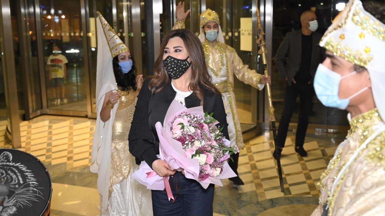  بـ«الكمامة».. نجوى كرم تصل دبي لإحياء أولى حفلاتها بعد كورونا