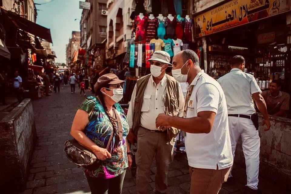  سياح من امريكا  يتوافدون على منطقة الأهرامات