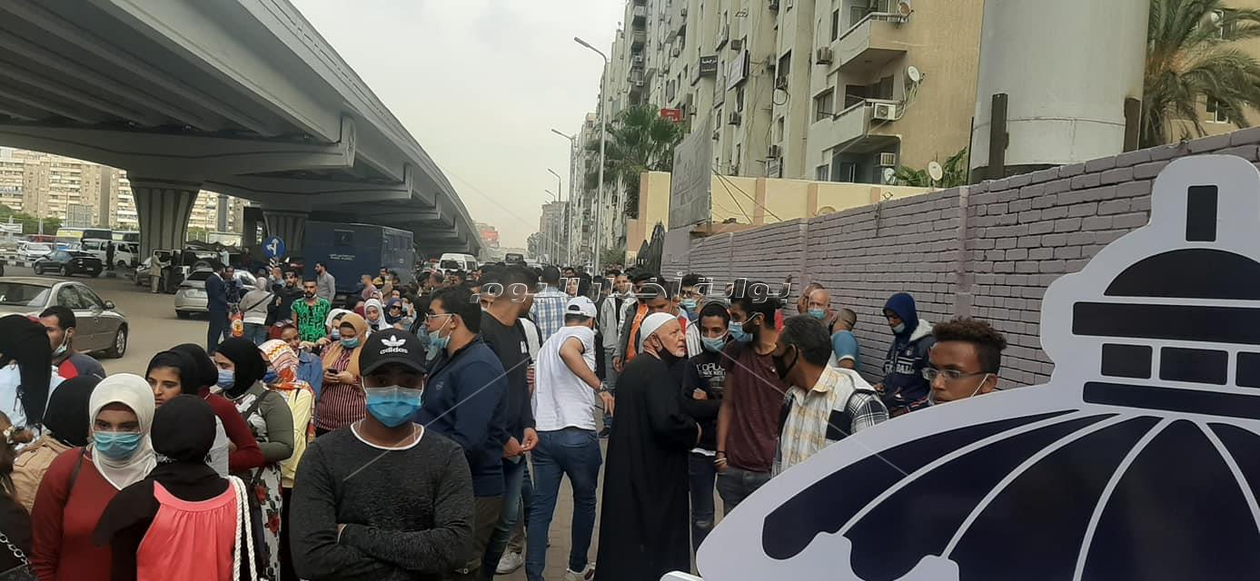 صور| استمرار زيادة الناخبين للإدلاء باصواتهم بعد فترة الراحة بمدينة نصر 