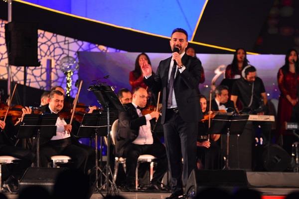 وائل جسار يختتم حفل مسرح النافورة بـ«غريبة الناس»: «هي دي مصر