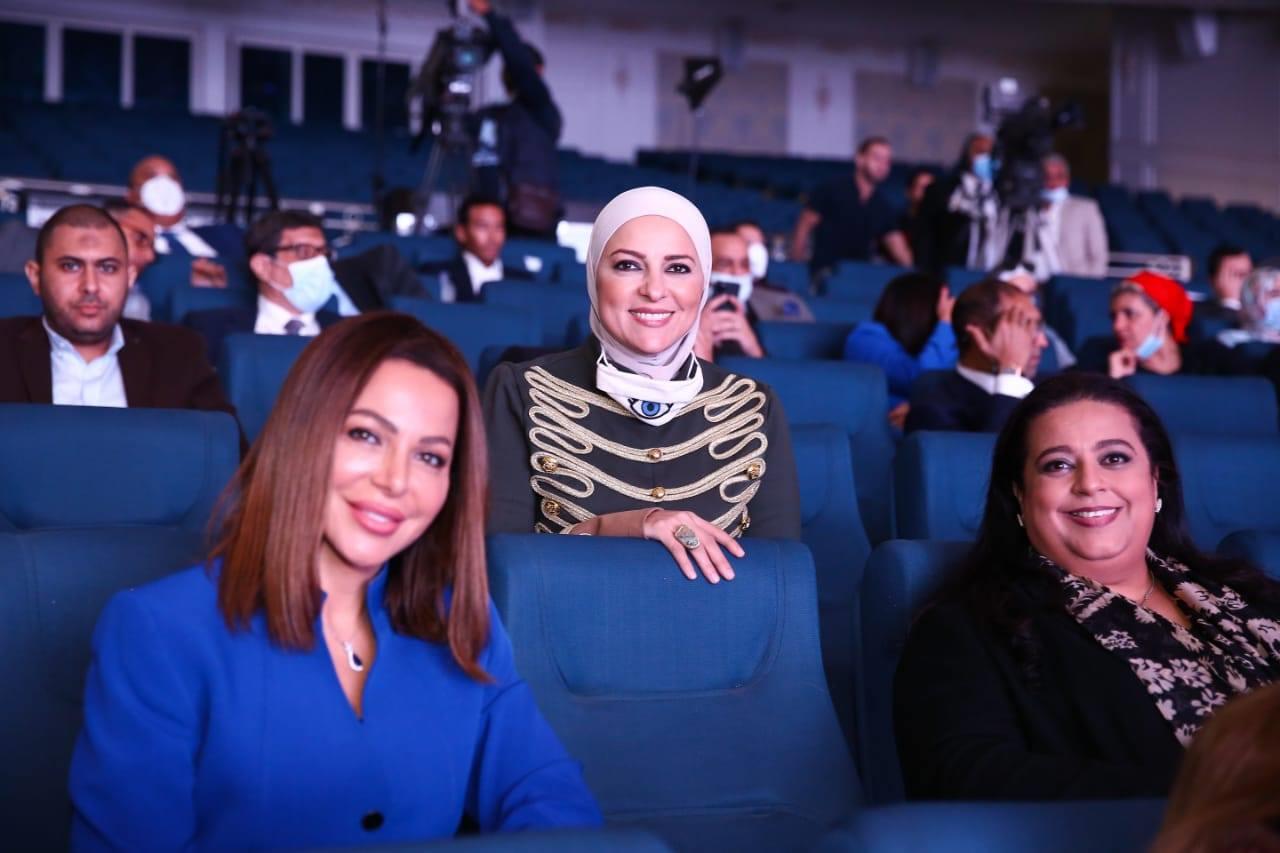 وزراء وفنانون يحتفلون بإطلاق أكبر قافلة مساعدات إنسانية لصندوق تحيا مصر