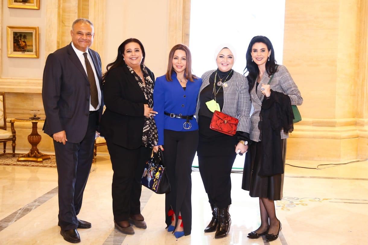 وزراء وفنانون يحتفلون بإطلاق أكبر قافلة مساعدات إنسانية لصندوق تحيا مصر