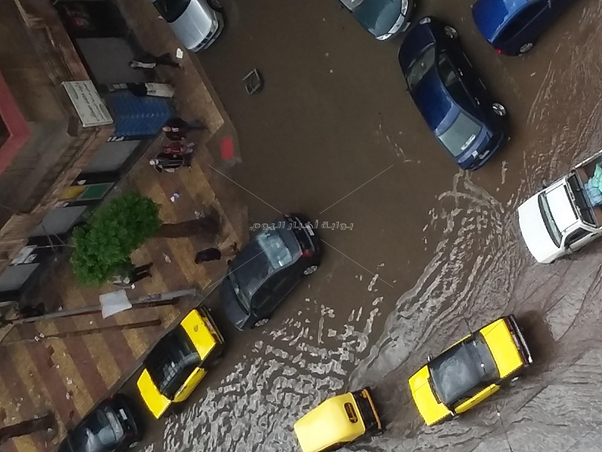 الإسكندرية تغرق فى مياه الأمطار